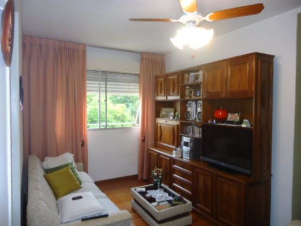 Apartamento com 55m², 2 dormitórios, 1 vaga no bairro Santo Antonio em Porto Alegre para Comprar