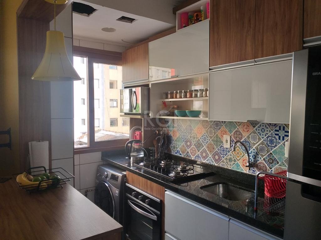 Apartamento com 35m², 1 dormitório, 1 suíte, 1 vaga no bairro Santana em Porto Alegre para Comprar
