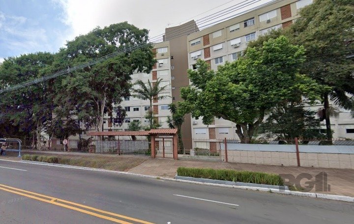 Apartamento com 56m², 2 dormitórios, 1 vaga no bairro Azenha em Porto Alegre para Comprar