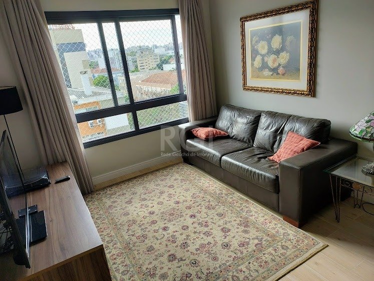 Apartamento com 57m², 2 dormitórios, 1 suíte, 1 vaga no bairro Santana em Porto Alegre para Comprar