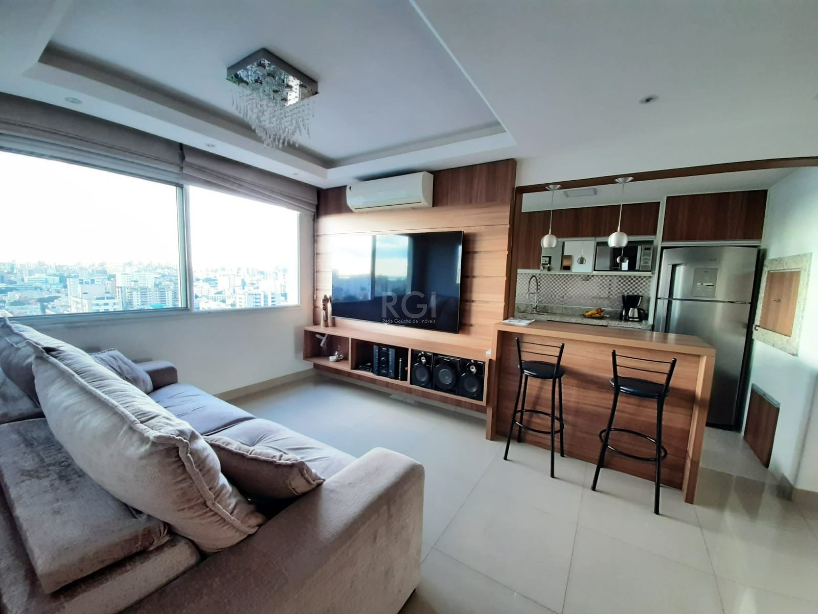Apartamento com 82m², 3 dormitórios, 1 suíte, 2 vagas no bairro Santana em Porto Alegre para Comprar