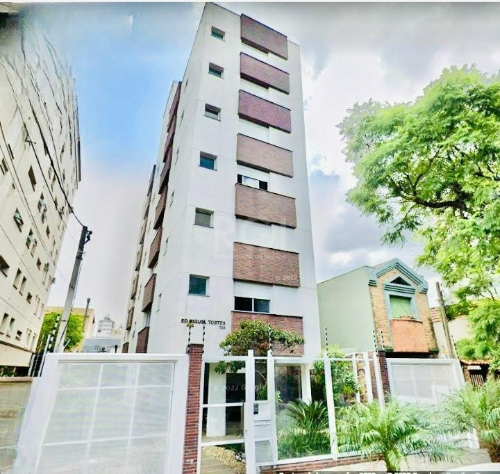 Apartamento com 68m², 2 dormitórios, 1 suíte, 2 vagas no bairro Rio Branco em Porto Alegre para Comprar