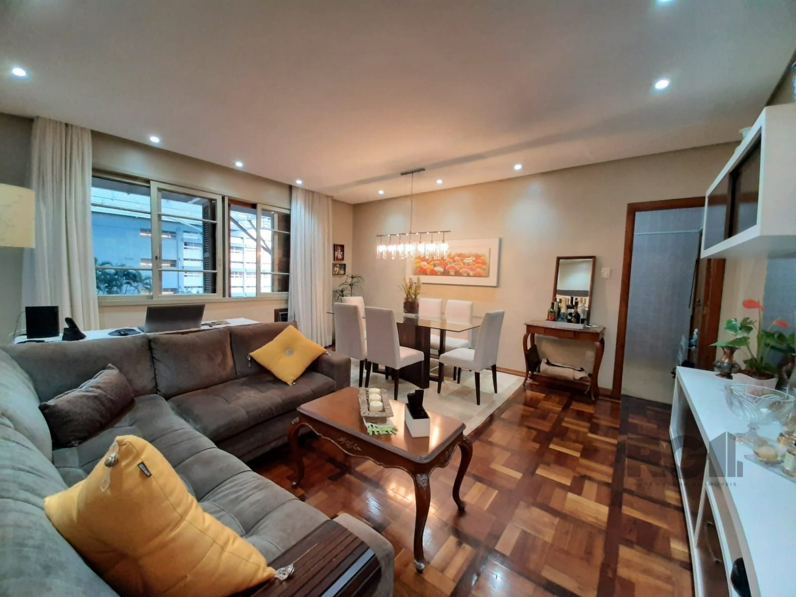 Apartamento com 127m², 3 dormitórios, 1 suíte no bairro Petrópolis em Porto Alegre para Comprar