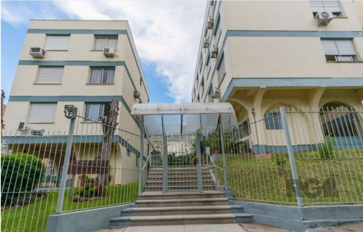 Apartamento com 69m², 3 dormitórios, 1 vaga no bairro Santo Antonio em Porto Alegre para Comprar