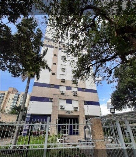 Apartamento com 82m², 3 dormitórios, 1 suíte, 1 vaga no bairro Santana em Porto Alegre para Comprar
