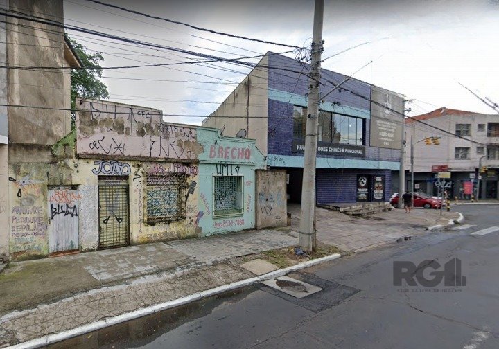 Casa com 200m², 3 dormitórios no bairro Partenon em Porto Alegre para Comprar