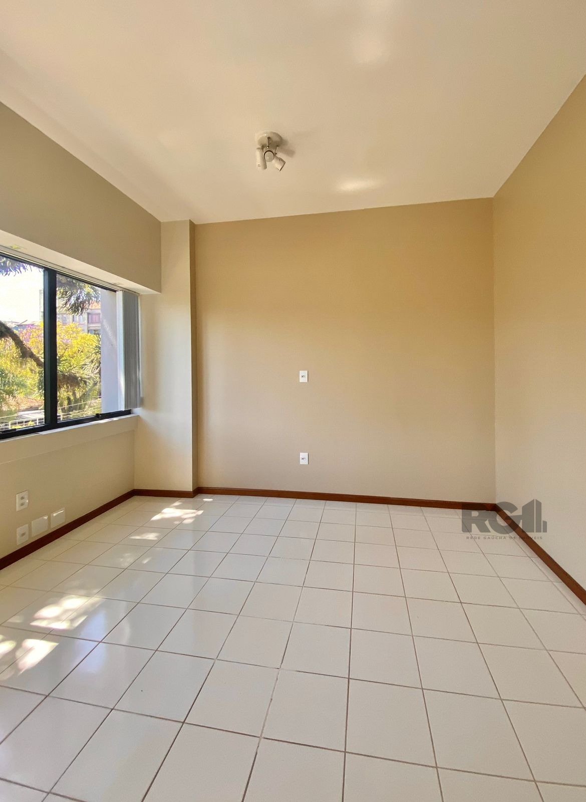 Conjunto/Sala com 25m² no bairro Petrópolis em Porto Alegre para Comprar