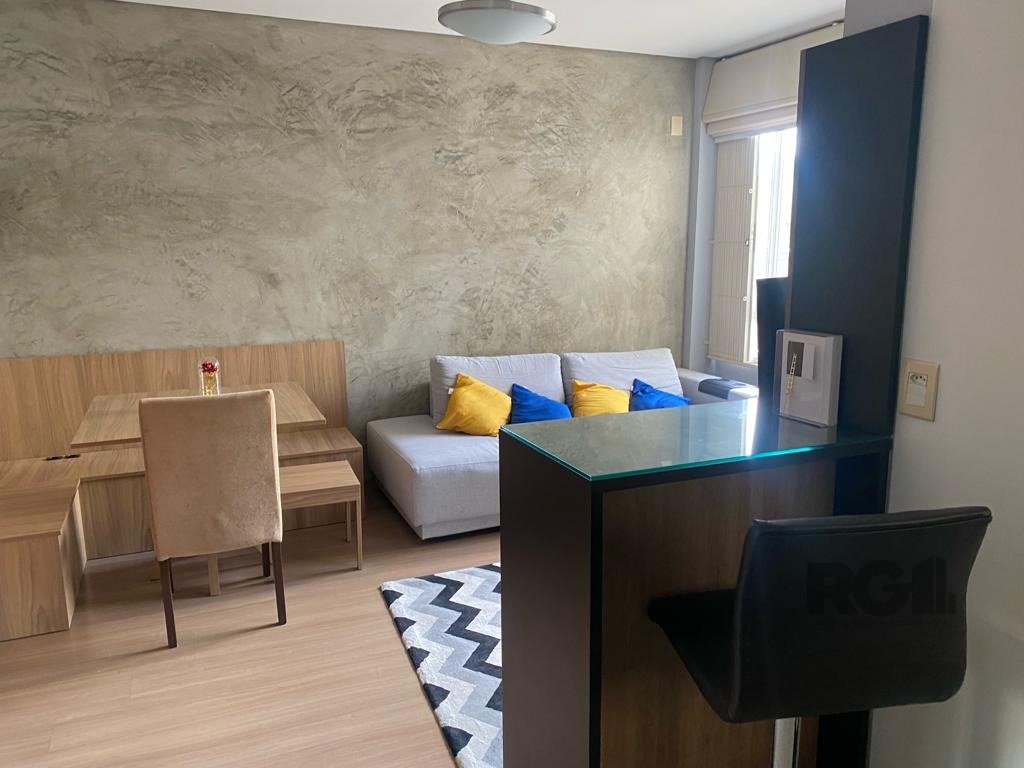 Apartamento com 40m², 1 dormitório, 1 vaga no bairro Jardim Botânico em Porto Alegre para Comprar