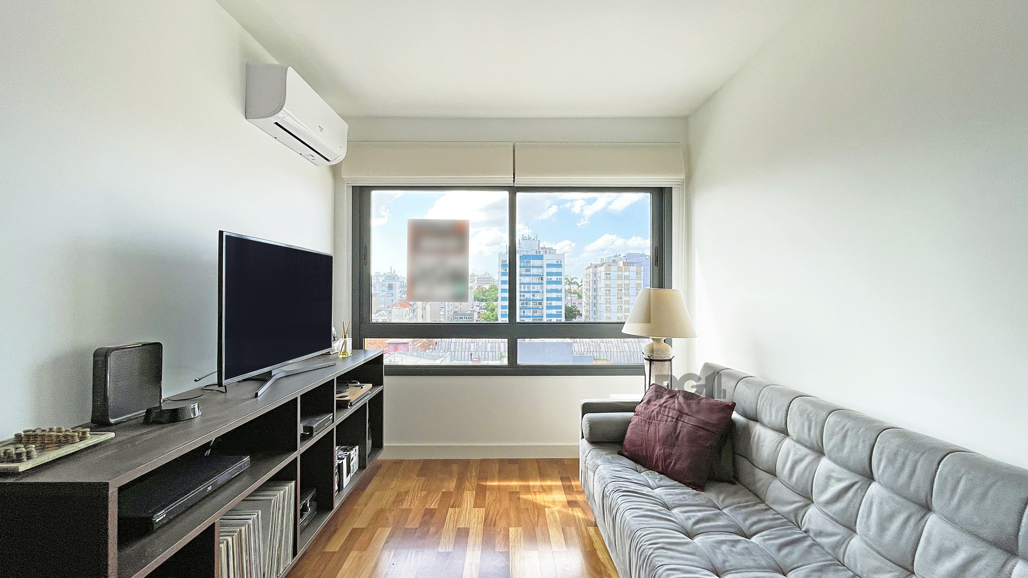 Apartamento com 81m², 3 dormitórios, 1 suíte, 2 vagas no bairro Farroupilha em Porto Alegre para Comprar
