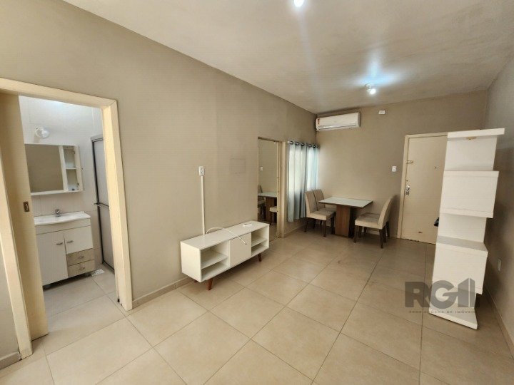 Apartamento JK com 29m², 1 dormitório no bairro Floresta em Porto Alegre para Comprar