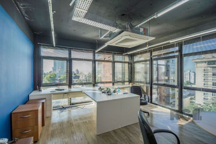 Conjunto/Sala com 121m² no bairro Três Figueiras em Porto Alegre para Comprar