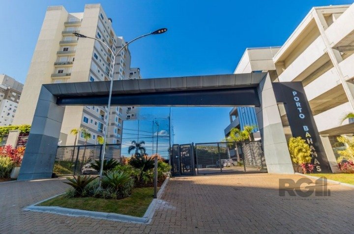 Apartamento com 53m², 2 dormitórios, 1 suíte, 2 vagas no bairro Jardim Carvalho em Porto Alegre para Comprar