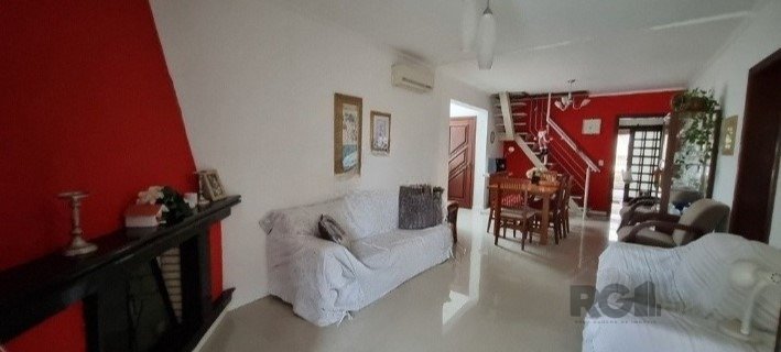 Casa à venda com 100m², 3 quartos, 3 suítes, 2 vagas no bairro Santa Tereza em Porto Alegre