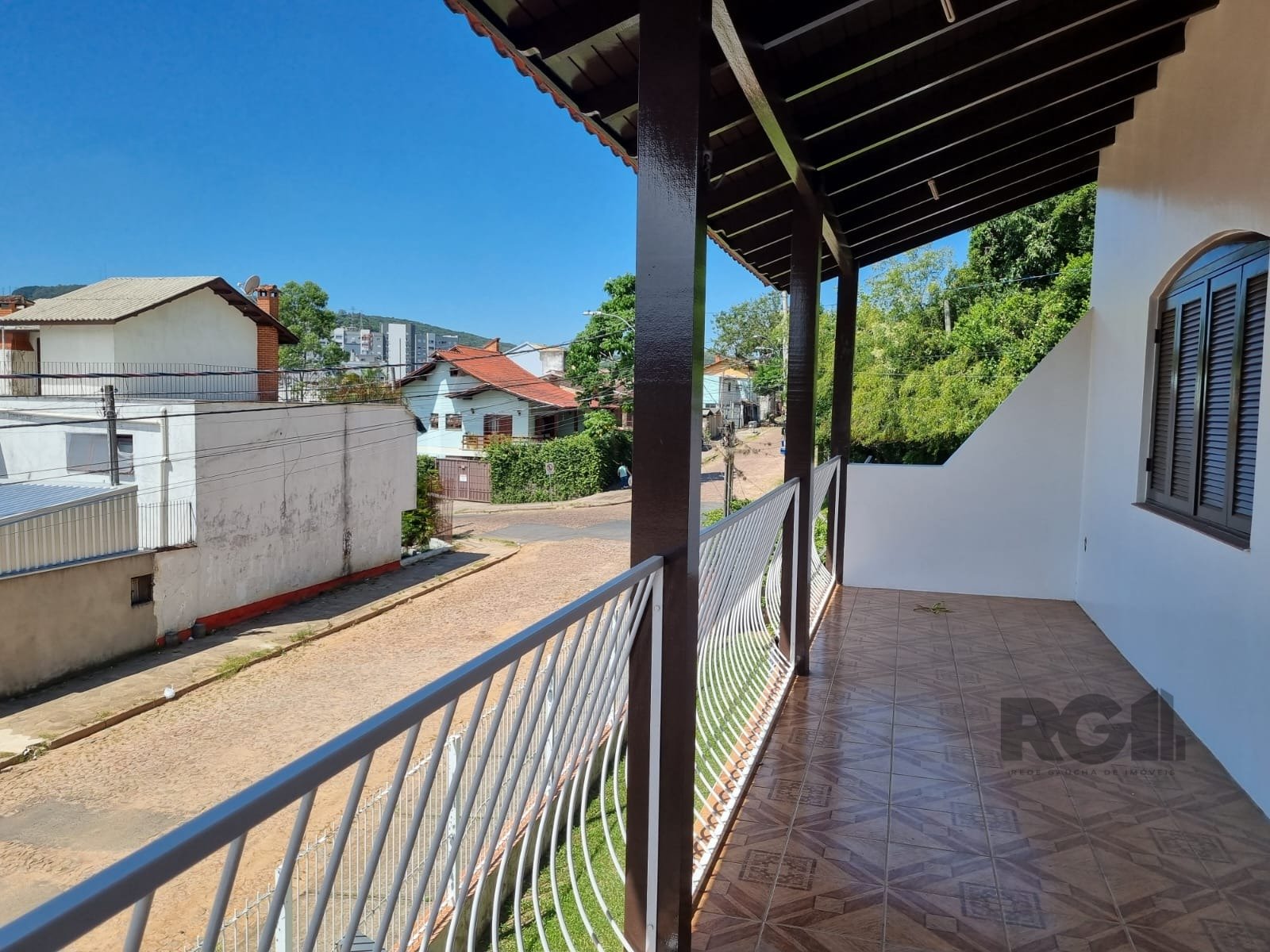 Casa à venda com 400m², 5 quartos, 1 suíte, 5 vagas no bairro Partenon em Porto Alegre