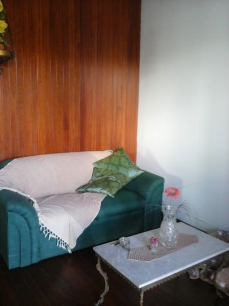 Casa com 150m², 3 dormitórios, 2 vagas no bairro Santana em Porto Alegre para Comprar