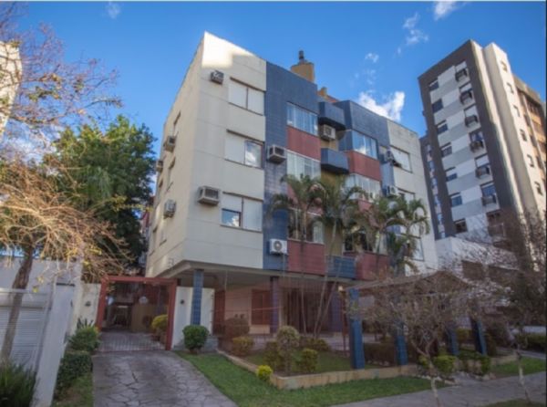 Cobertura com 174m², 3 dormitórios, 2 vagas no bairro Tristeza em Porto Alegre para Comprar