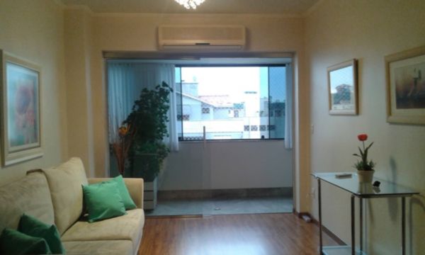 Cobertura com 276m², 4 dormitórios, 1 suíte, 2 vagas no bairro Jardim Planalto em Porto Alegre para Comprar