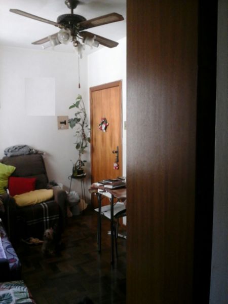 Apartamento com 67m², 3 dormitórios, 1 vaga no bairro Santo Antonio em Porto Alegre para Comprar