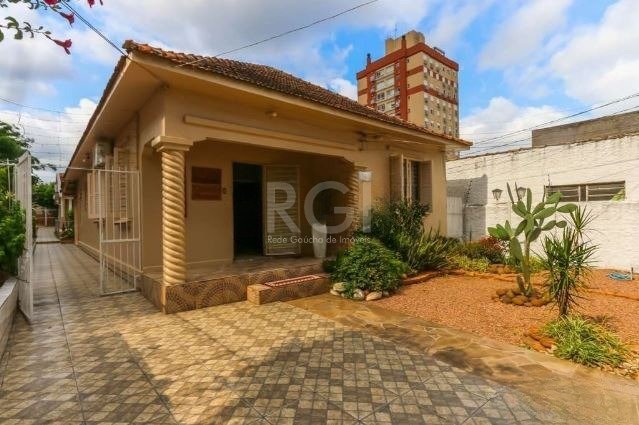Casa à venda com 160m², 3 quartos, 3 vagas no bairro Partenon em Porto Alegre