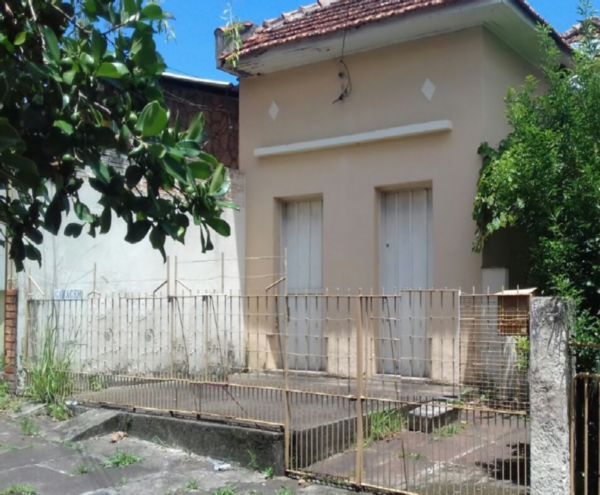 Casa com 250m², 3 dormitórios no bairro Santo Antonio em Porto Alegre para Comprar