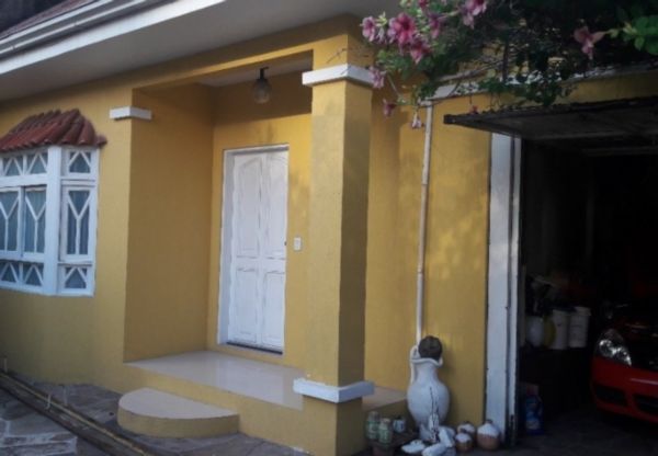 Casa à venda com 176m², 2 quartos, 4 vagas no bairro Santana em Porto Alegre