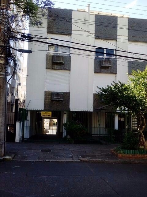 Apartamento com 54m², 2 dormitórios, 1 vaga no bairro Santana em Porto Alegre para Comprar