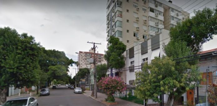 Sobrado à venda com 200m², 4 quartos, 1 suíte, 4 vagas no bairro Santana em Porto Alegre