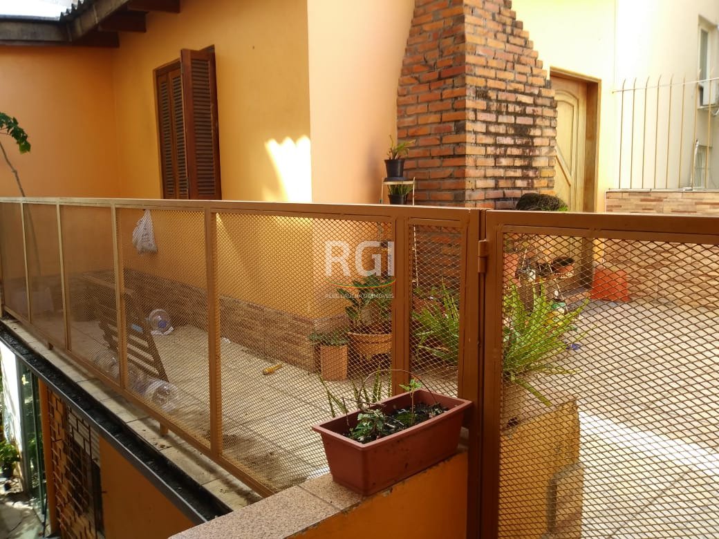 Casa à venda com 164m², 2 quartos, 2 vagas no bairro Santana em Porto Alegre