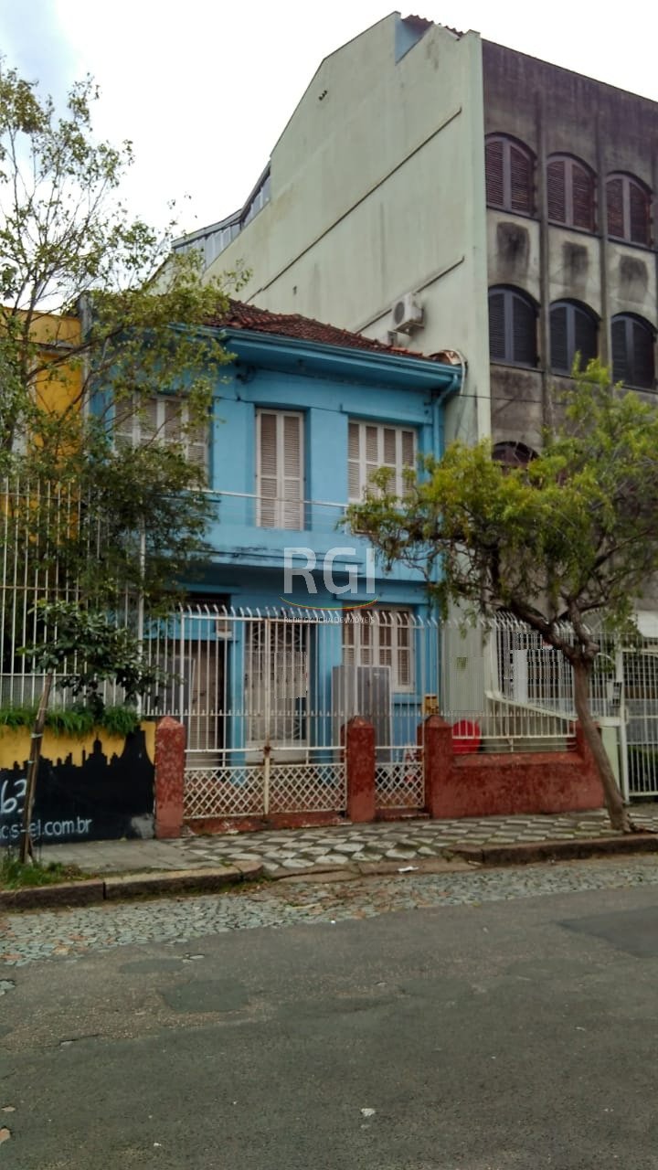 Casa com 160m², 3 dormitórios, 1 vaga no bairro Cidade Baixa em Porto Alegre para Comprar