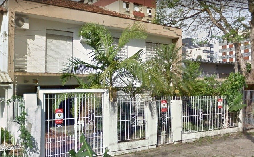 Casa à venda com 400m², 5 quartos, 3 vagas no bairro Santana em Porto Alegre