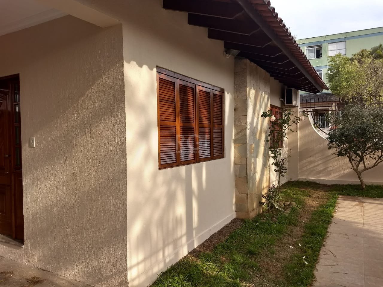 Casa à venda com 177m², 4 quartos, 1 suíte, 2 vagas no bairro Partenon em Porto Alegre