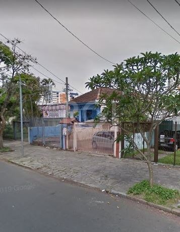 Casa com 120m², 3 dormitórios, 4 vagas no bairro Santana em Porto Alegre para Comprar