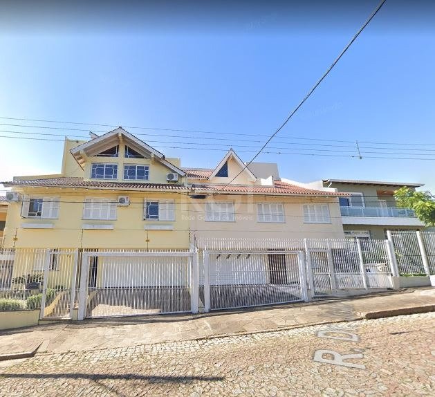 Casa com 250m², 5 dormitórios, 1 suíte, 4 vagas no bairro Sarandi em Porto Alegre para Comprar