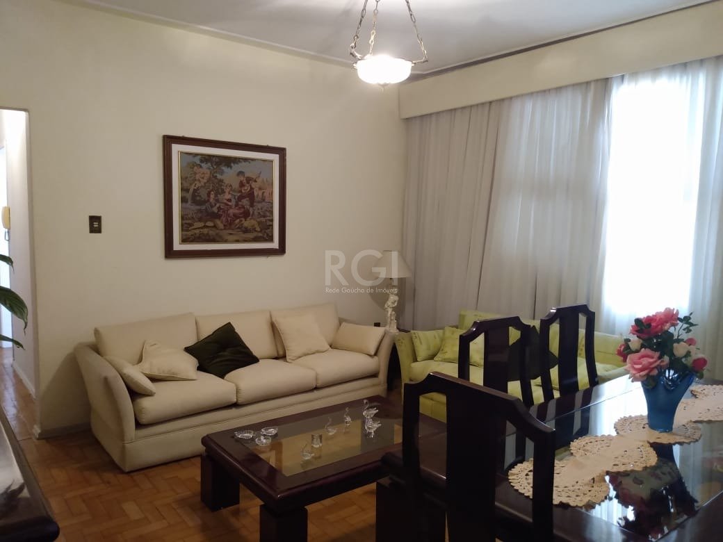 Apartamento com 85m², 2 dormitórios no bairro Medianeira em Porto Alegre para Comprar