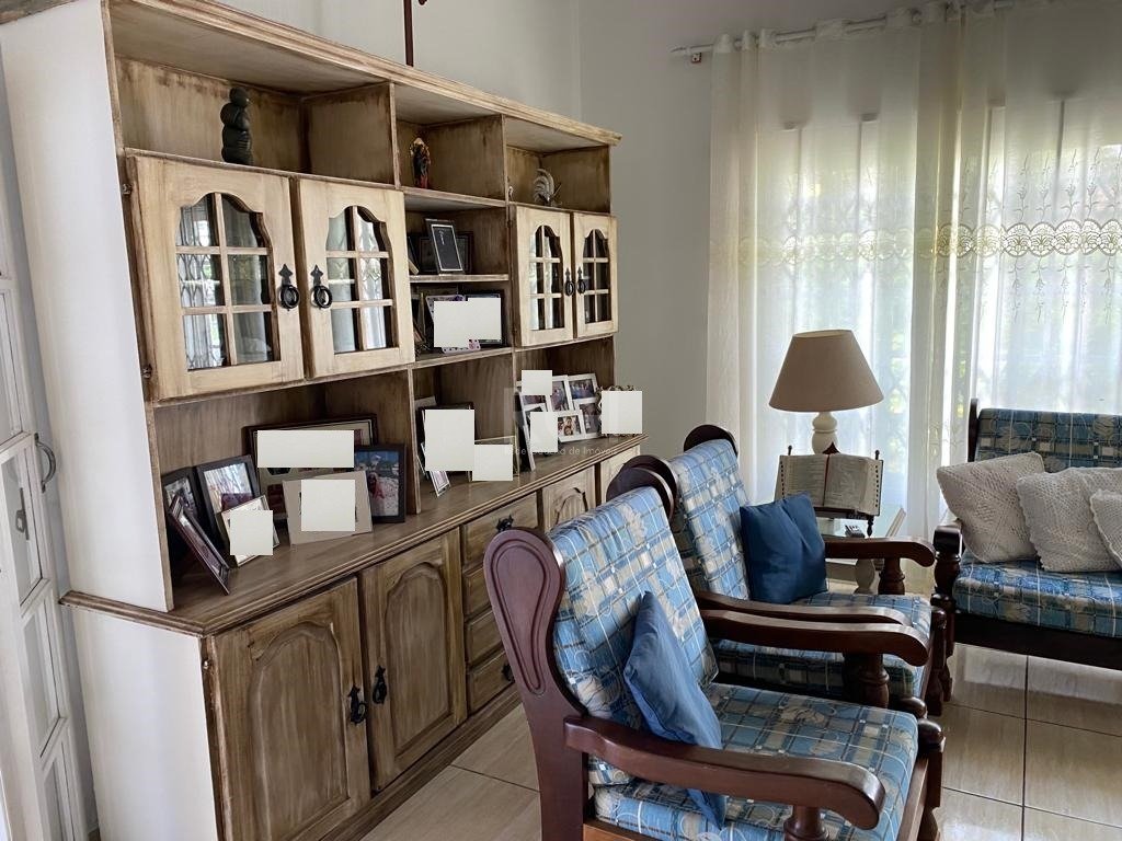 Casa à venda com 316m², 3 quartos, 1 suíte, 4 vagas no bairro Santana em Porto Alegre