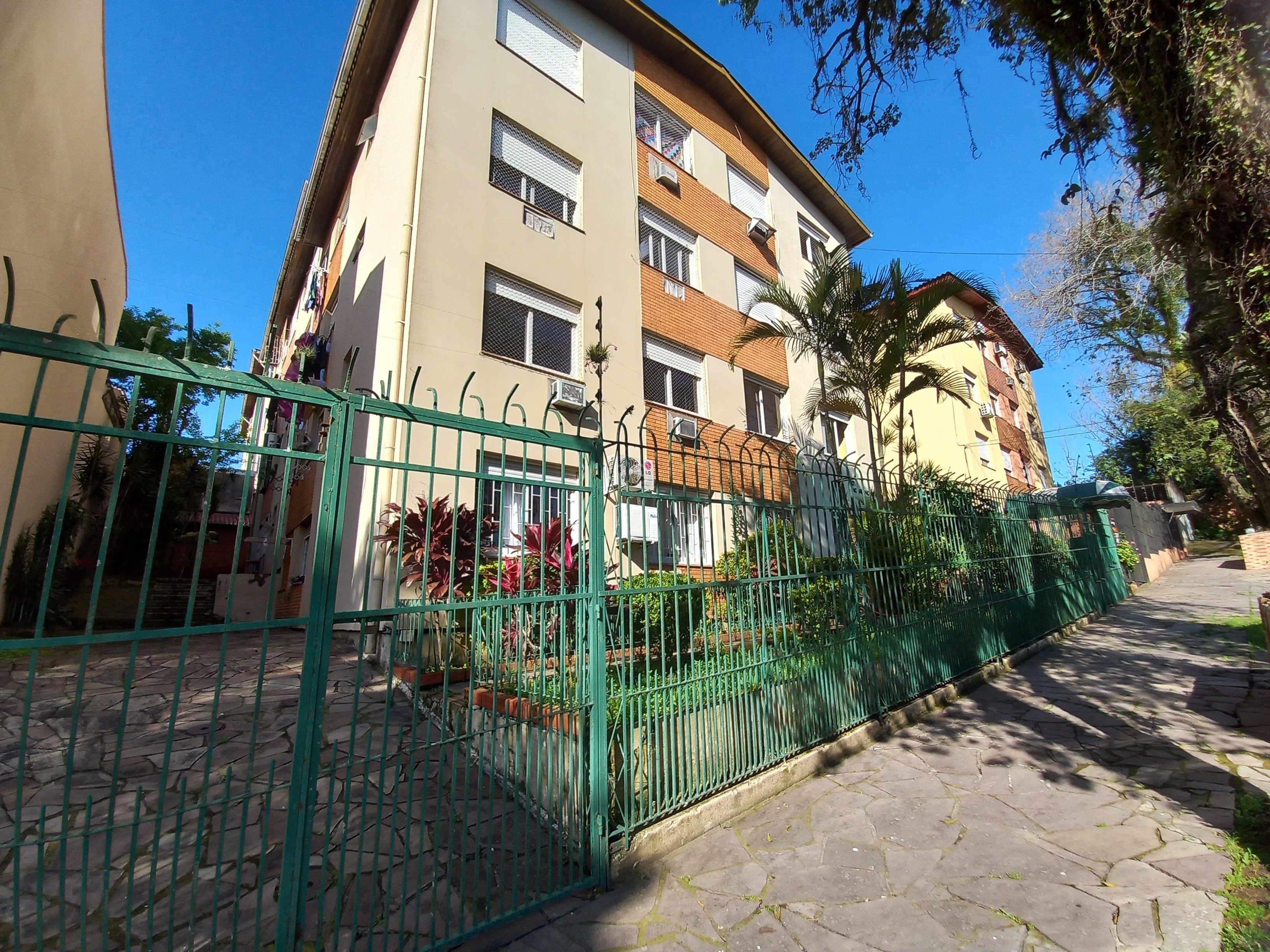 Apartamento com 41m², 1 dormitório no bairro Jardim do Salso em Porto Alegre para Comprar