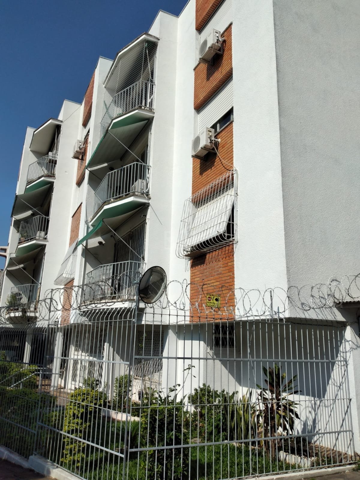Apartamento com 69m², 2 dormitórios, 1 vaga no bairro Santo Antonio em Porto Alegre para Comprar