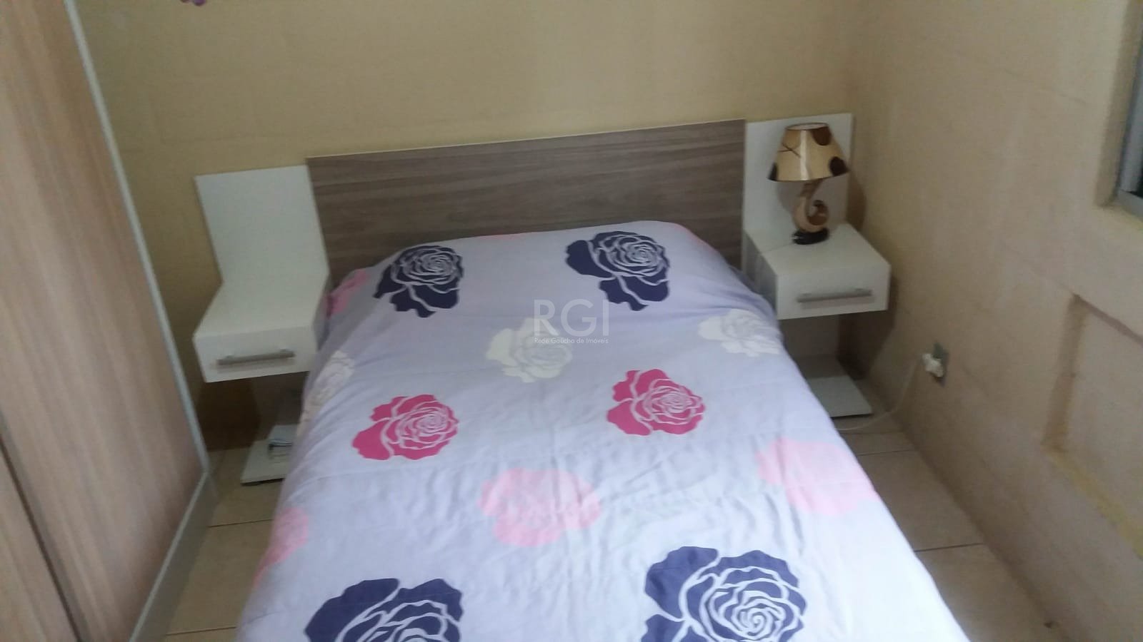 Apartamento para Venda - 38.38m², 2 dormitórios, 1 vaga - Lomba do Pinheiro