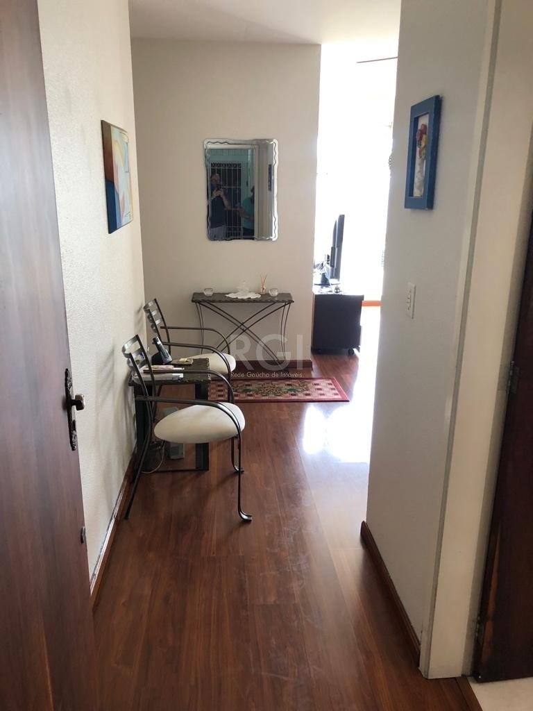 Apartamento com 80m², 2 dormitórios, 1 vaga no bairro Nonoai em Porto Alegre para Comprar