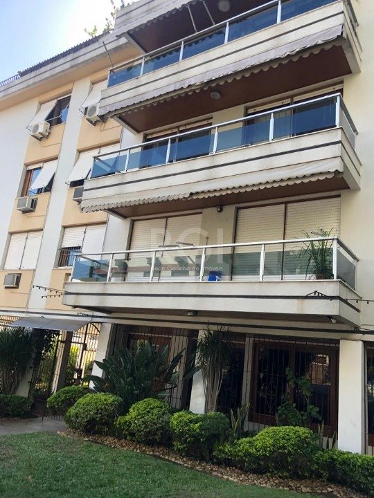 Cobertura com 270m², 3 dormitórios, 1 suíte, 2 vagas no bairro Auxiliadora em Porto Alegre para Comprar
