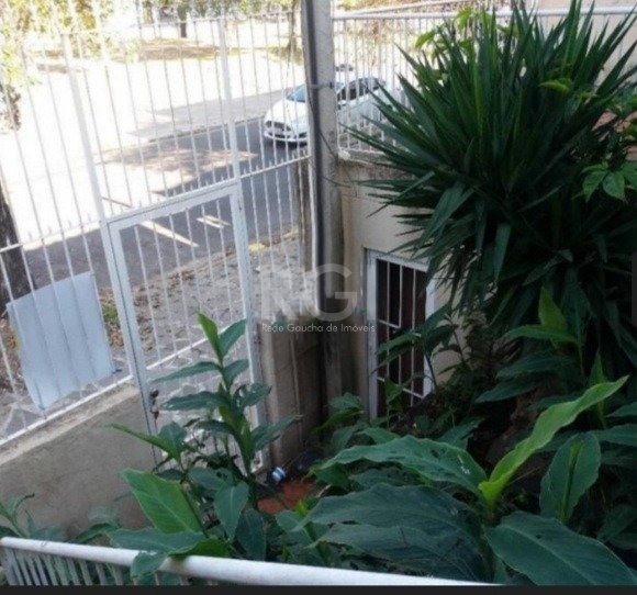 Casa à venda com 253m², 3 quartos, 1 suíte, 1 vaga no bairro Santana em Porto Alegre