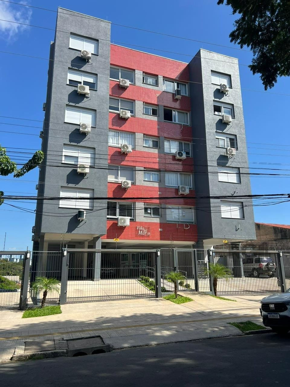 Apartamento com 66m², 2 dormitórios, 1 suíte, 1 vaga no bairro Santo Antonio em Porto Alegre para Comprar